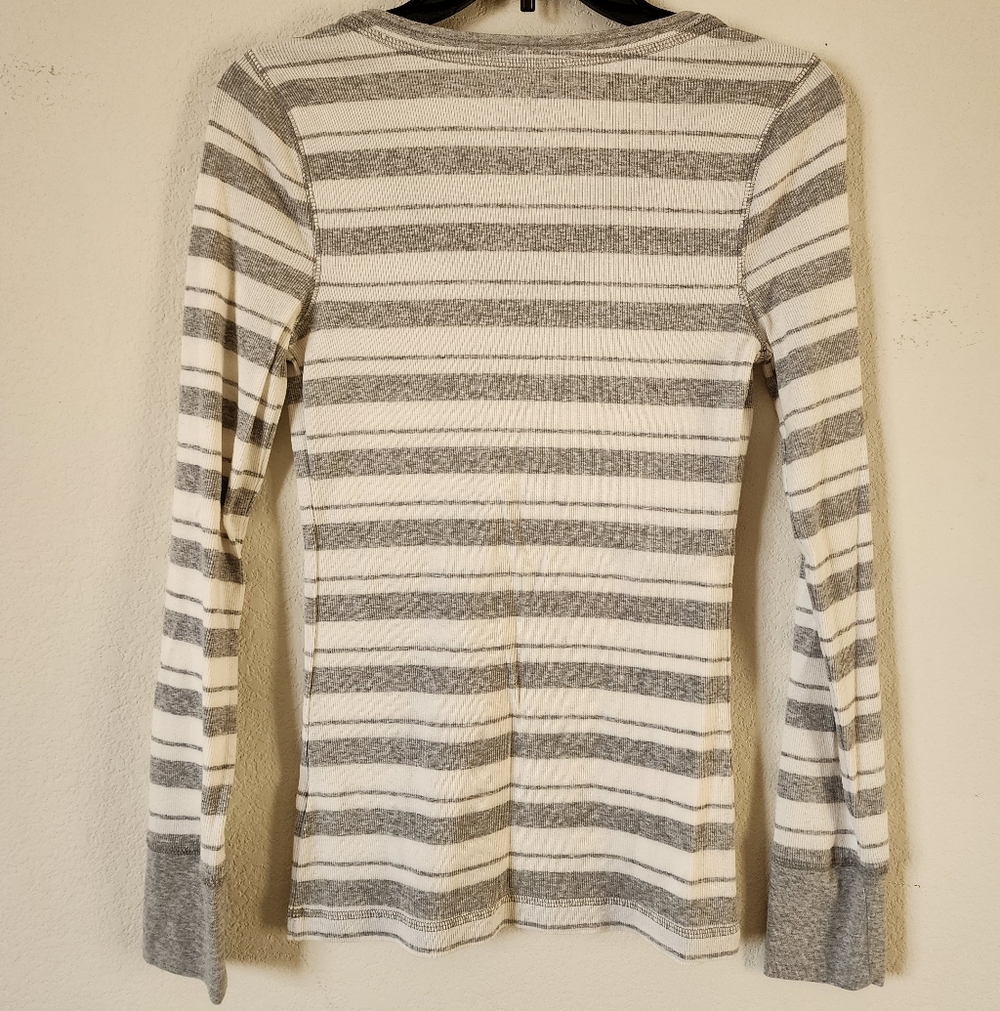 🎀 SO Junior's Gray and White Striped Long Sleeve Top Size: Large 🎀